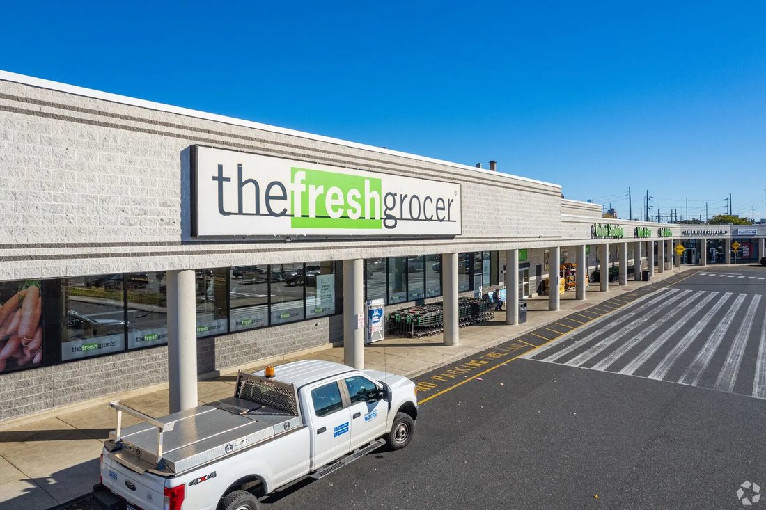 The Fresh Grocer storefront